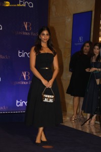 srk daughter and actress Suhana Khan in a black dress at an event