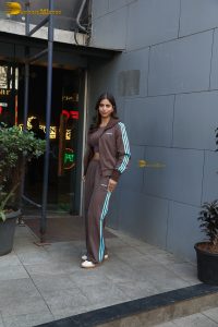 srk’s daughter and actress Suhana Khan spotted in brown dress