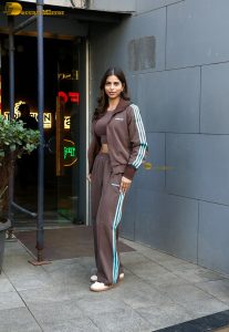 srk’s daughter and actress Suhana Khan spotted in brown dress
