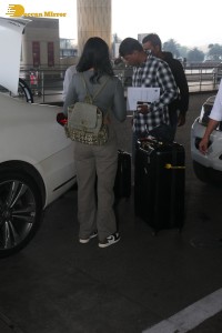 shah rukh khan daughter suhana khan at mumbai airport