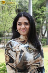 actress sunaina gorgeous photo shoot in a garden