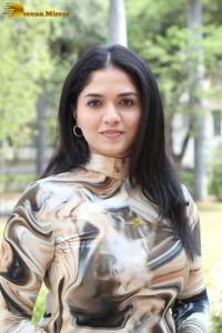 actress sunaina gorgeous photo shoot in a garden