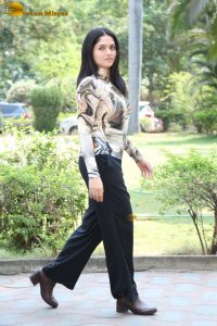 actress sunaina gorgeous photo shoot in a garden