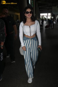 indian actress sunny leone spotted at airport