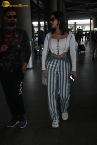 indian actress sunny leone spotted at airport