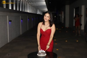 indian actress sunny leone glamorous look in a shoulderless red dress