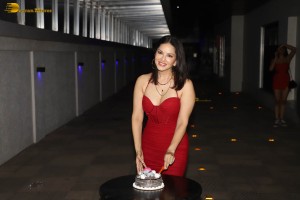 indian actress sunny leone glamorous look in a shoulderless red dress