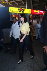 indian actress sunny leone in a yellow shirt and black jeans