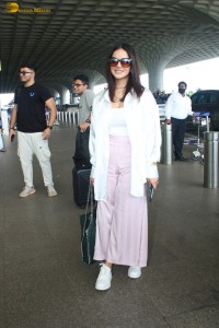 actress sunny leone spotted at mumbai airport