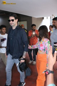 Bollywood Actress Sunny Leone spotted with her husband at Mumbai Airport