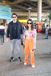 Bollywood Actress Sunny Leone spotted with her husband at Mumbai Airport