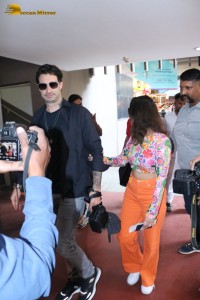 Bollywood Actress Sunny Leone spotted with her husband at Mumbai Airport