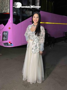 Sunny Leone promoting Panghat song on Kapil Sharma Set