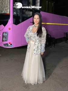 Sunny Leone promoting Panghat song on Kapil Sharma Set