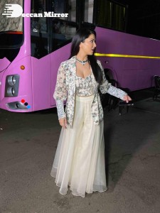 Sunny Leone promoting Panghat song on Kapil Sharma Set