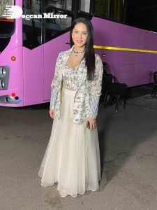 Sunny Leone promoting Panghat song on Kapil Sharma Set