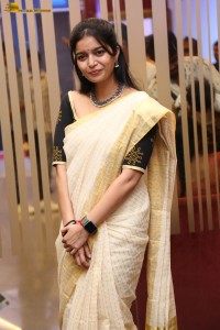 actress Swathi Reddy cute in a light yellow saree