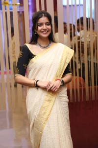 actress Swathi Reddy cute in a light yellow saree