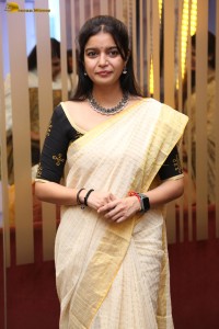 actress Swathi Reddy cute in a light yellow saree