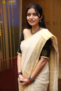 actress Swathi Reddy cute in a light yellow saree