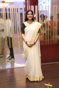 actress Swathi Reddy cute in a light yellow saree