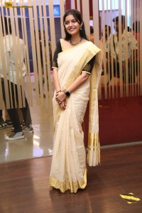 actress Swathi Reddy cute in a light yellow saree