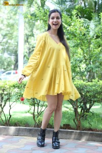 telugu actress Swathi Reddy stunning hot looks in a yellow mini dress