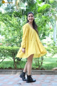 telugu actress Swathi Reddy stunning hot looks in a yellow mini dress