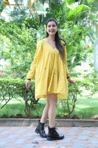 telugu actress Swathi Reddy stunning hot looks in a yellow mini dress