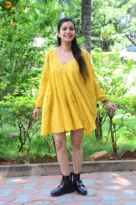 telugu actress Swathi Reddy stunning hot looks in a yellow mini dress