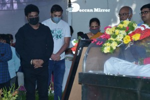 Tollywood pays tribute to Sirivennela Seetharama Sastry