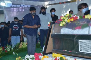 Tollywood pays tribute to Sirivennela Seetharama Sastry
