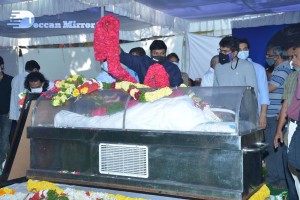 Tollywood pays tribute to Sirivennela Seetharama Sastry