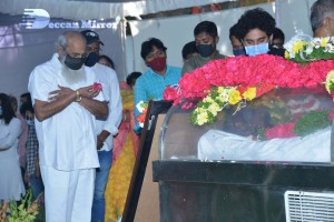 Tollywood pays tribute to Sirivennela Seetharama Sastry