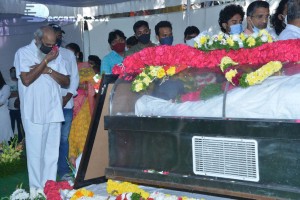 Tollywood pays tribute to Sirivennela Seetharama Sastry