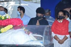Tollywood pays tribute to Sirivennela Seetharama Sastry