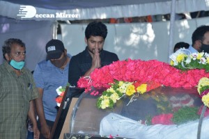 Tollywood pays tribute to Sirivennela Seetharama Sastry