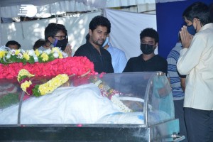 Tollywood pays tribute to Sirivennela Seetharama Sastry