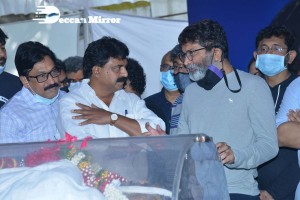 Tollywood pays tribute to Sirivennela Seetharama Sastry