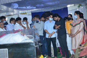 Tollywood pays tribute to Sirivennela Seetharama Sastry