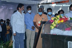 Tollywood pays tribute to Sirivennela Seetharama Sastry