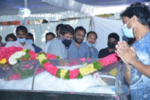 Tollywood pays tribute to Sirivennela Seetharama Sastry
