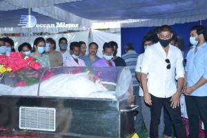 Tollywood pays tribute to Sirivennela Seetharama Sastry