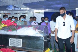 Tollywood pays tribute to Sirivennela Seetharama Sastry