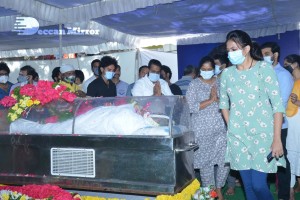 Tollywood pays tribute to Sirivennela Seetharama Sastry