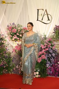 actress tabu beautiful in a grey color saree