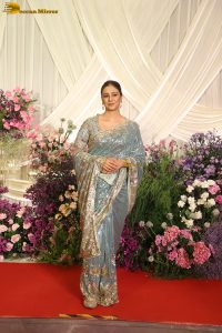 actress tabu beautiful in a grey color saree
