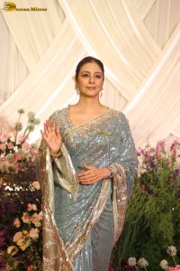 actress tabu beautiful in a grey color saree