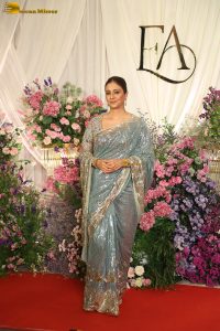actress tabu beautiful in a grey color saree