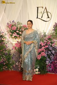 actress tabu beautiful in a grey color saree